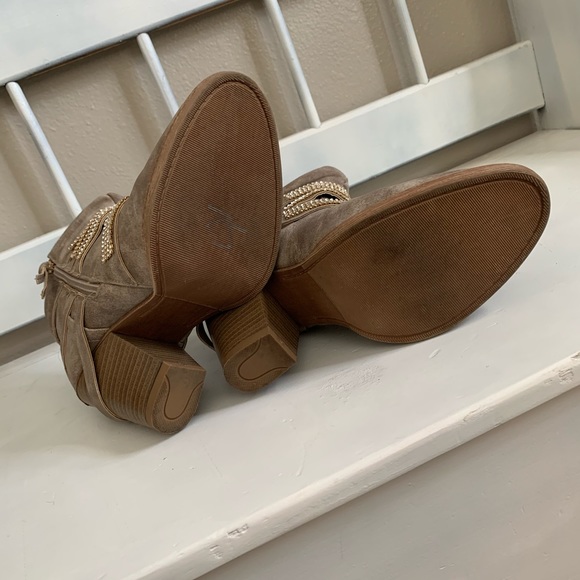 Strapped Hi Heel Boots - Picture 3 of 3